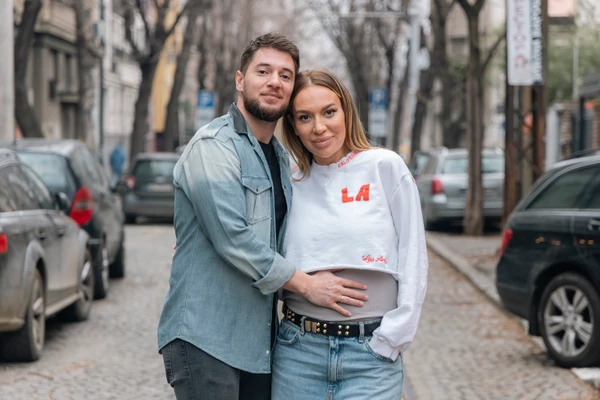 "Muškarac mora da preuzme incijativu u krevetu" Pjevač čeka dijete sa 5 godina starijom koleginicom, sada progovorio o najvećoj intimi