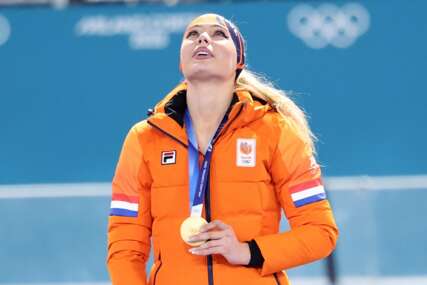 (VIDEO) Od čega su napravljene: Najljepšoj učesnici ZOI u lajvu oštećena medalja
