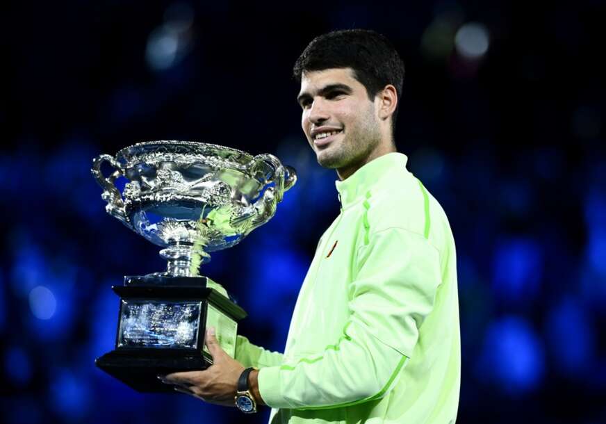 Karlos Alkaras s peharom na Australijan openu