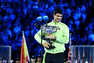 Karlos Alkaras sa peharom na Australijan openu