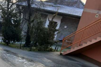 (VIDEO, FOTO) Asfalt kao klizalište, NIKO NE POSIPA SO: Mještani ove banjalučke ulice SAMI RATUJU S LEDOM