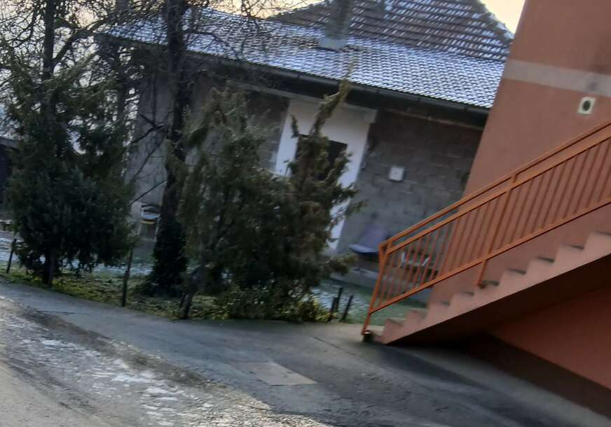 (VIDEO, FOTO) Asfalt kao klizalište, NIKO NE POSIPA SO: Mještani ove banjalučke ulice SAMI RATUJU S LEDOM