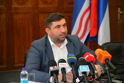 Začarani pravni krug: Ombudsmani reagovali na Petrovićevo premještanje radnika