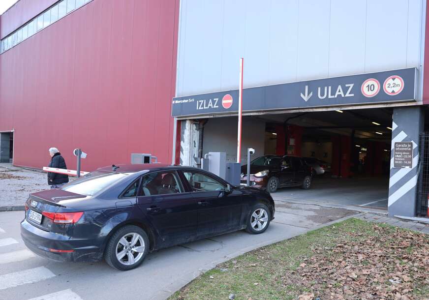 (FOTO) Borik bez besplatnog parkinga: Tržni centar postavio rampe i cjenovnik, EVO KOLIKO KOŠTA SAT i mjesečni zakup