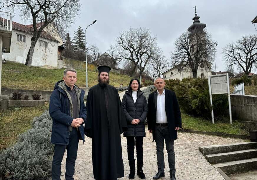 (FOTO) "Istorija je teška, zaborav bi bio drugo stradanje" Trivićeva obišla srpske povratnike i pravoslavne svetinje u Livnu i okolnim selima