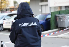 Žena vjernike gađala flašama: Stajali u redu da cjelivaju pojas Majke Božije, pa doživjeli užas, policija odmah reagovala