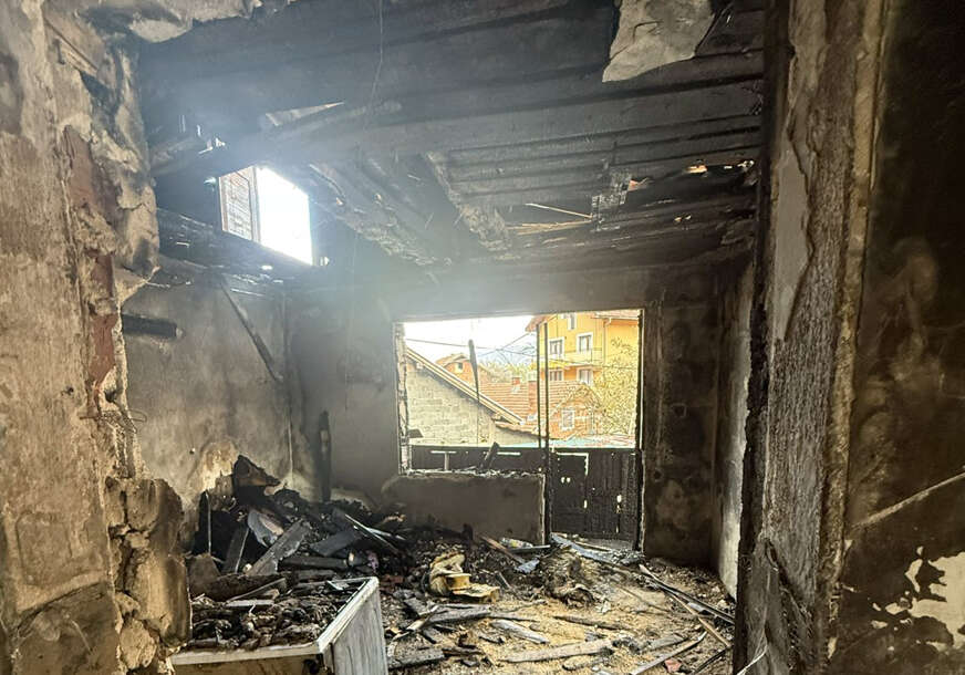 (FOTO) Pomozimo im, ne traže mnogo: Ova djeca su ostala bez oca, NJEGUJU BOLESNU MAJKU, a požar im je uništio dom