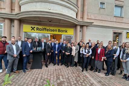 (FOTO) U potpuno obnovljenom i modernom ambijentu: Poslovnica Raiffeisen banke u Banjaluci otvorila vrata