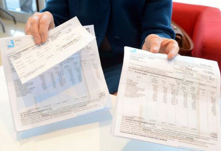 (FOTO) „Prave nas budalama“ Evo zašto su građani posebno alergični na POSKUPLJENJE REŽIJA, direktorima poručuju samo jedno