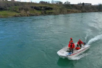 Potraga na Morači ušla u treći dan: Djevojka kolima SLETJELA U RIJEKU, pronađena saobraćajna dozvola i dijelovi auta