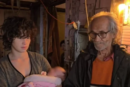 (VIDEO, FOTO) ŽIVE U EKSTREMNOM SIROMAŠTVU Šaban (63) ukrao Belmu (17) na ulici i napravio joj 7 DJECE, svi spavaju na sunđeru i prose za KOMAD HLJEBA