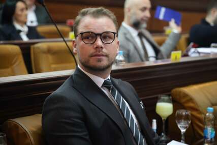 (FOTO) "Još jedan performans Draška Stanivukovića" Zašto je dva dana za redom prekinuta sjednica Skupština Banjaluke