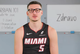 (VIDEO) Njihovi pokušaji su pravi hit: Nikola Jović učio saigrače srpski