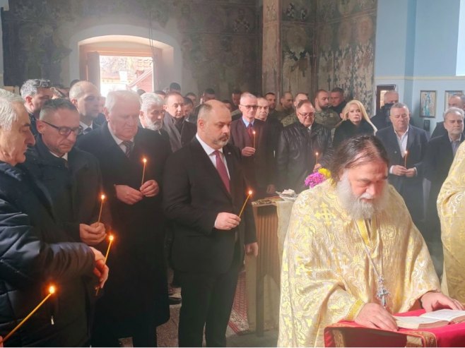 (FOTO) Služen parastos poginulim borcima: U Višegradu obilježavanje Sretenja - Dana državnosti Srbije i Republike Srpske