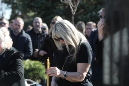 (FOTO) Godinu dana bez NAJVEĆE LJUBAVI: Suzana Jovanović otvorila dušu svešteniku na pomenu Saši