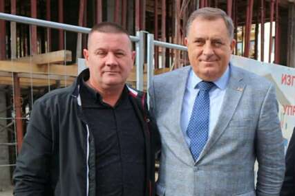 (FOTO) KUM NIJE DUGME Bukti sukob unutar SNSD zbog kumovskih veza i tajnih poslova