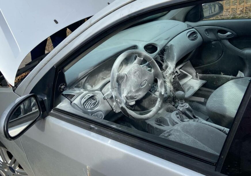 (FOTO) Vatrogasci gasili požar: Gorio automobil u Banjaluci