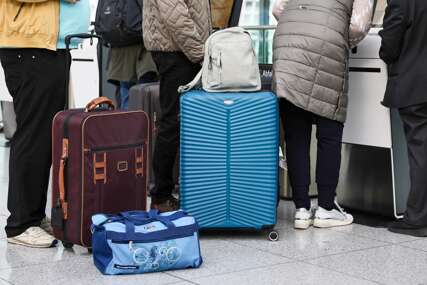 Putnici ostaju na zemlji: Brojne avio-kompanije otkazale letove za Izrael i druge bliskoistočne zemlje