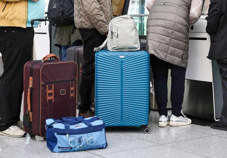 Putnici ostaju na zemlji: Brojne avio-kompanije otkazale letove za Izrael i druge bliskoistočne zemlje