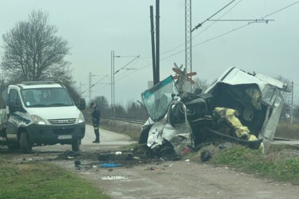 (FOTO) HOROR NA PRUZI Muškarac (42) preminuo u bolnici nakon jezivog sudara sa vozom