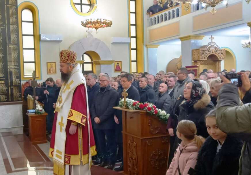 Sjećanje na zvjerski zločin: U Drakuliću služen pomen i položeni vijenci za više od 2.300 ubijenih Srba