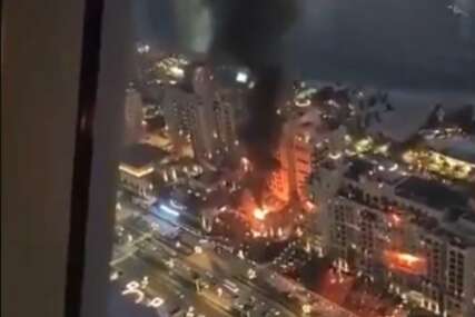 (VIDEO) JEZIVI SNIMCI IZ EMIRATA U Dubaiju gori jedna od najpoznatijih turističkih atrakcija, KULJA CRNI DIM