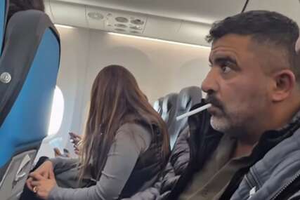 (VIDEO) Pohvalio se, pa dobio sankcije: Influenser na crnoj listi nakon što je zapalio cigaretu u avionu