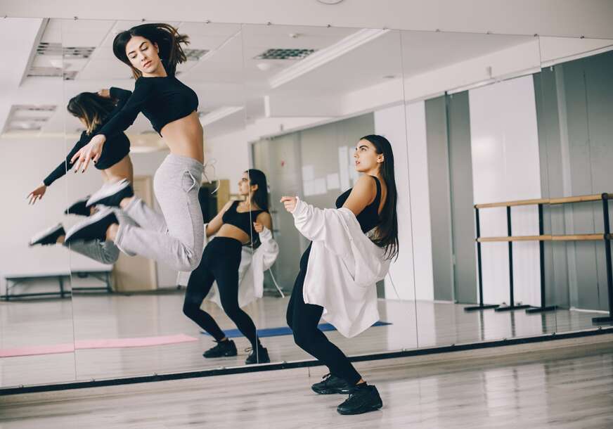TRENING UZ MUZIKU Plesni fitnes spaja zabavu, dobro raspoloženje i vježbanje