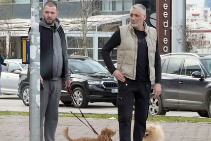 "Gdje ti je sad obezbjeđenje pi*** jedna mala“ Čeda Jovanović i Aca Kos stigli na saslušanje u policijsku stanicu zbog tuče u kafani