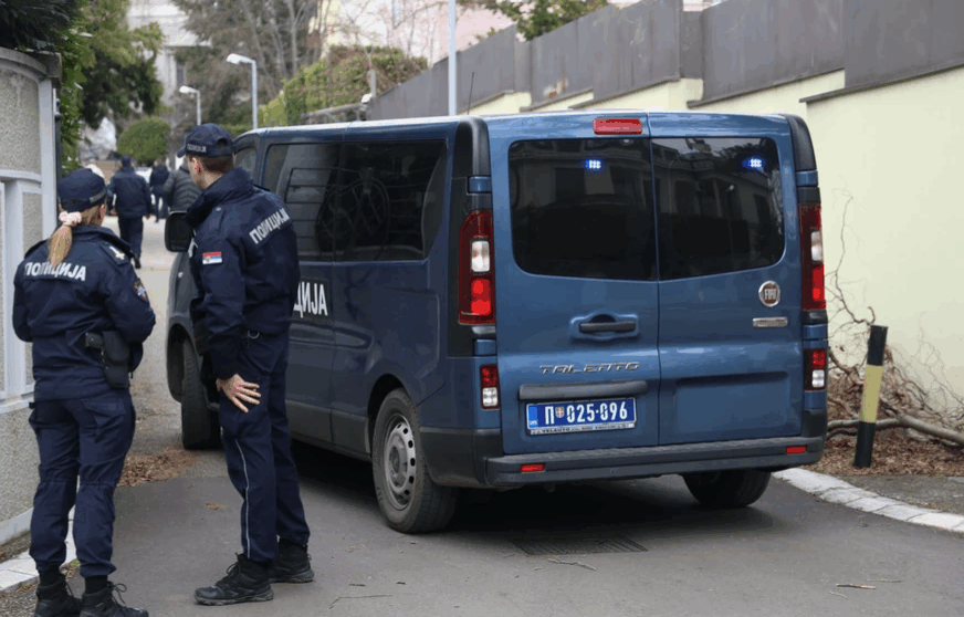 Poznato ko je bio meta napada: Bomba GREŠKOM BAČENA na kuću Zdravka Čolića