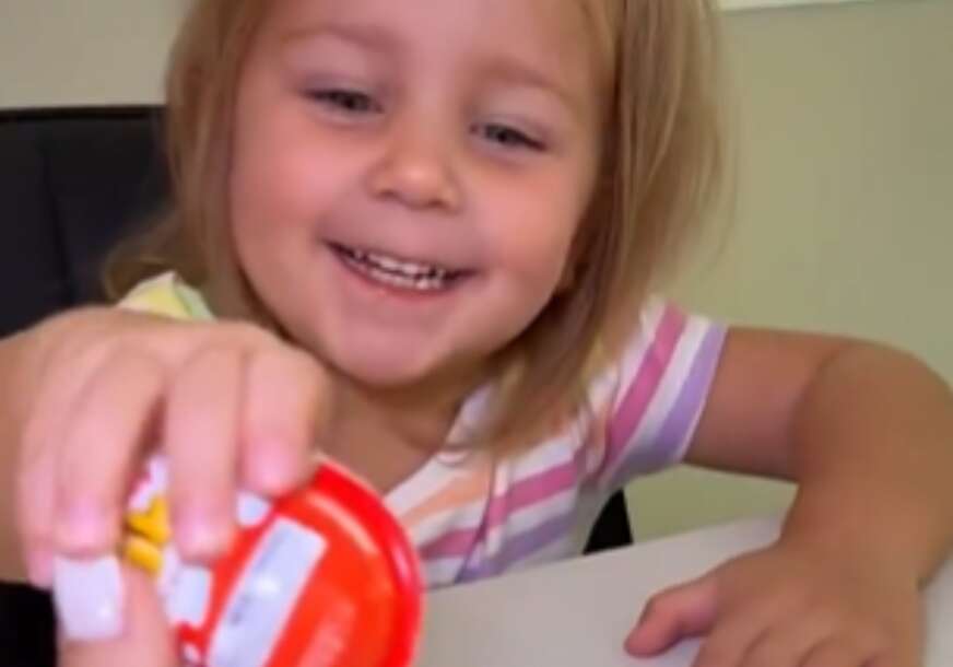 (VIDEO) "OVAKO NASTAJU TRAUME" Svijet bijesan na ovu majku, snimak njene kćerke pogledalo skoro 20 miliona ljudi