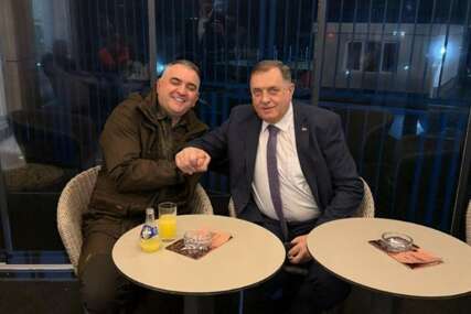 (FOTO) "Nisu lovačke priče" Dodik se sastao sa Minićem u Šamcu