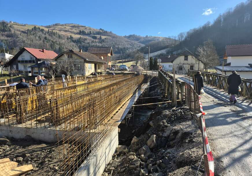 (VIDEO, FOTO) Bolja komunikacija za građane: Počelo betoniranje nosača i ploče na novom mostu u Šipragama