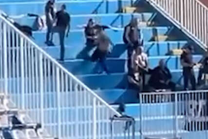 (VIDEO) Navijač TSC pao niz tribinu: Užasna scena na stadionu u Novom Pazaru