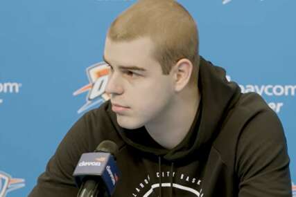 (VIDEO) "Polako ponovo hvatam osjećaj za igru" Nikola Topić briljirao na NBA parketu, pa zablistao i na pitanja Amerikanaca
