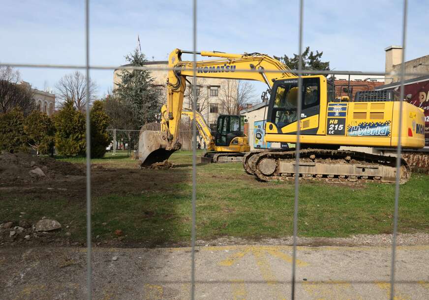 (VIDEO, FOTO) Bageri u centru Banjaluke: Počela izgradnja parohijskog doma