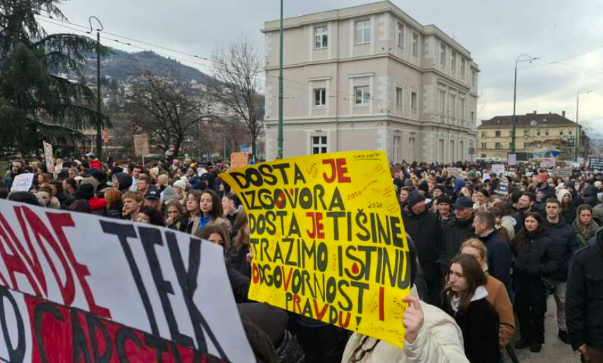 "Zašto se ne traže snimci nesreće od Američke ambasade?" Mladi glasni na protestima u Sarajevu, TRAŽE ODGOVORE