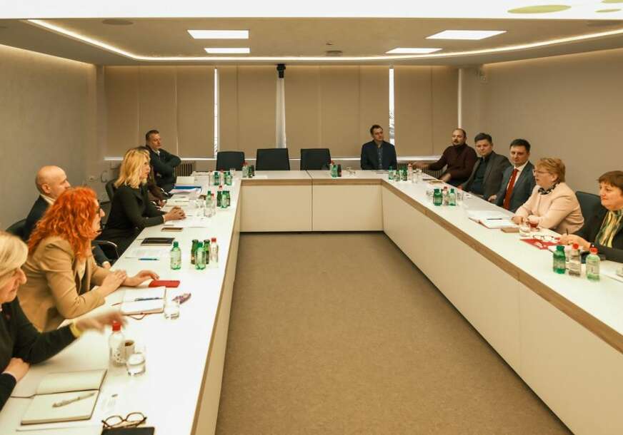 Sastanak u RAK: Problem s prisustvom ILEGALNIH pružalaca usluga distrubucije