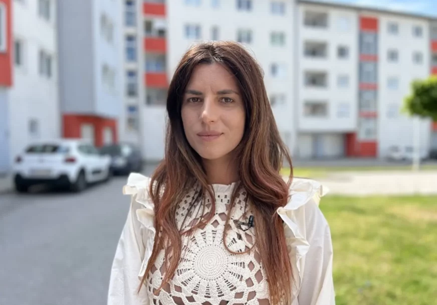 (FOTO) "Oteo mi je telefon s namjerom da ga uništi" Napadnuta novinarka u Istočnom Sarajevu, oglasila se Delegacije EU