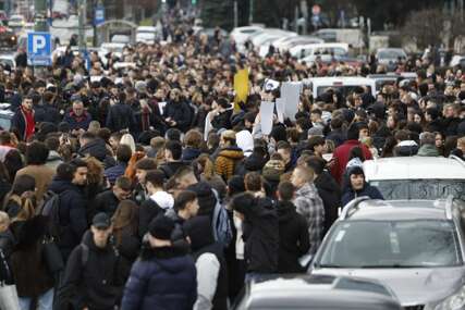 Pronađena pirotehnička sredstva: Privedeno 5 osoba tokom protesta u Sarajevu