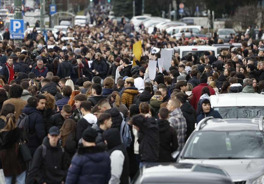 Pronađena pirotehnička sredstva: Privedeno 5 osoba tokom protesta u Sarajevu