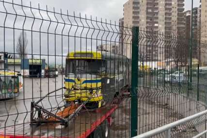 (VIDEO) Nastavlja se uviđaj: Ovako izgleda sarajevski TRAMVAJ SMRTI dan nakon tragedije