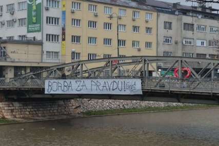 (VIDEO) "Borba za pravdu, Ella izdrži" U Sarajevu osvanuo transparent podrške djevojci kojoj je amputirana noga