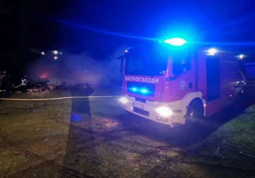 GORI VEĆ 2 DANA Požar u hangaru za sijeno pod kontrolom