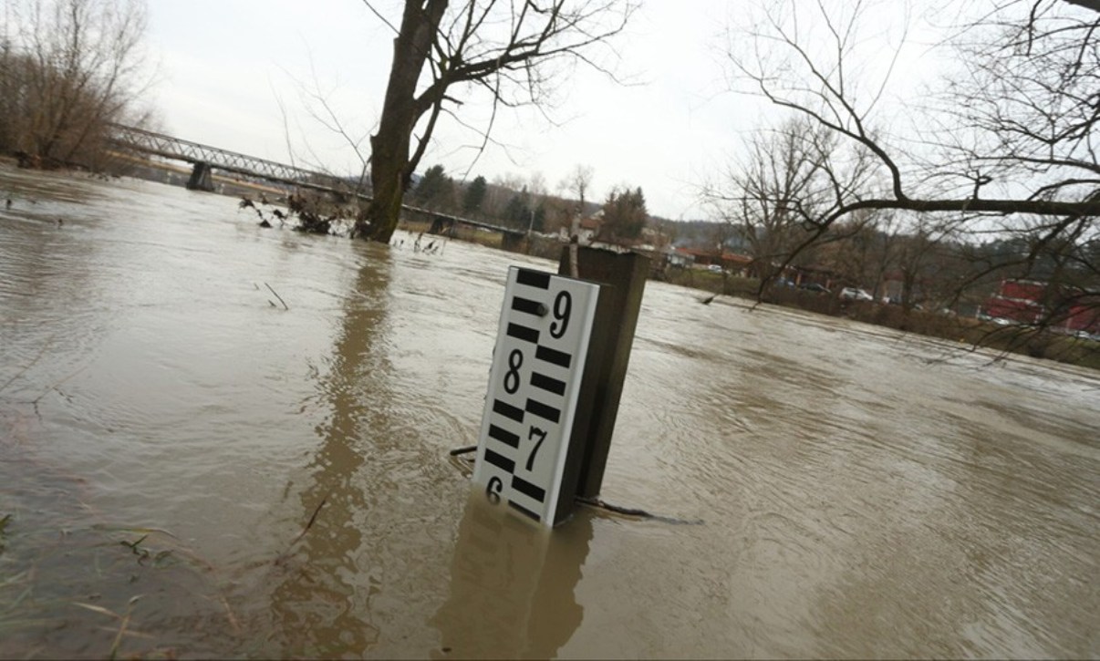 Topljenje snijega i kiša povećali vodostaj: Opasnost OD POPLAVA u Živinicama, mještani pozvani na oprez