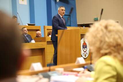 Sutra stupa na snagu: U Službenom glasniku RS objavljena odluka o izboru premijera i članova Vlade