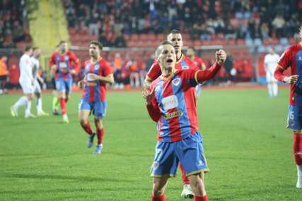 (FOTO, VIDEO) Vođstvo crveno-plavih na poluvremenu: Stanić na samom početku šokirao Borac, Juričić i Savić režirali preokret