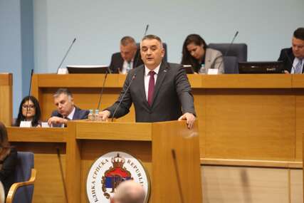 (FOTO) Pala Vlada, živjela Vlada! Narodna skupština RS usvojila ostavku premijera Save Minića
