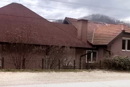 (FOTO) Za dva mjeseca trebalo je da proslavi rođendan: Prve slike sa mjesta gdje je DJEČAK POPIO OTROV misleći da je sok