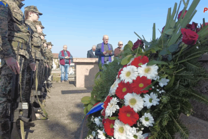 (FOTO) BRIGA IH ZA REZOLUCIJE Proslava hrvatskih „bojovnika“ u Brodu, ZLOČINCI predstavljeni kao heroji